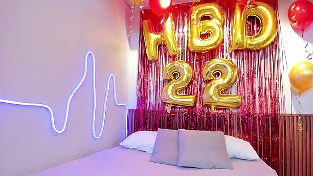 MIAROGGERSS online show from March 27, 4:10 am