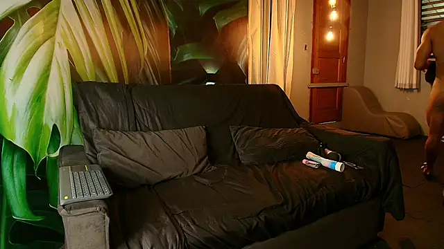 IAN KNOX online show from December 3, 3:40 am