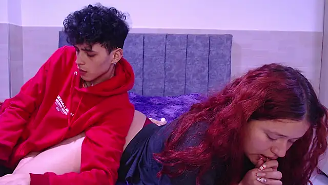 hottie couplee online show from December 17, 9:53 pm