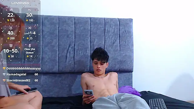 hottie couplee online show from March 5, 2:41 am