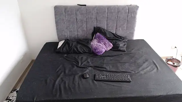 hottie couplee online show from March 28, 10:44 pm