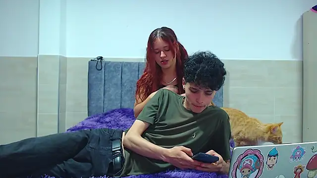 Snapshot of hottie_couplee chatting on December 3, 10:53 pm hottie couplee online show from December 3, 10:53 pm