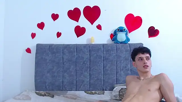 hottie couplee online show from July 18, 11:13 pm