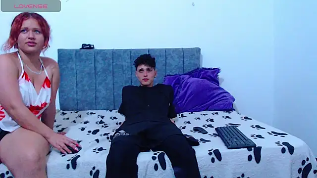 hottie couplee online show from February 7, 11:02 pm