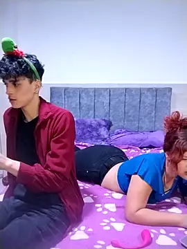 hottie couplee online show from December 14, 1:01 am