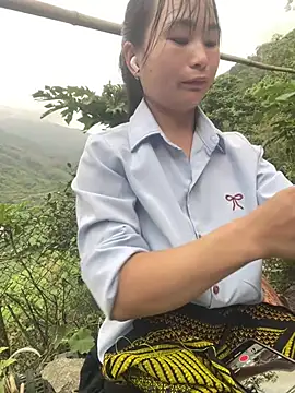 Snapshot of Maiphu34 chatting on May 18, 10:42 am Maiphu34 online show from May 18, 10:42 am