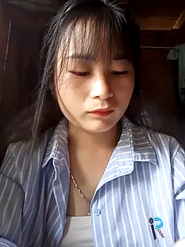 Snapshot of Maiphu34 chatting on May 16, 2:32 am Maiphu34 online show from May 16, 2:32 am