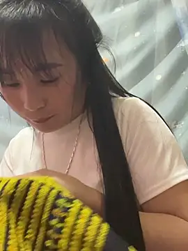 Snapshot of Maiphu34 chatting on May 11, 3:29 pm Maiphu34 online show from May 11, 3:29 pm