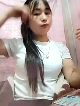 Snapshot of Maiphu34 chatting on May 10, 3:21 am Maiphu34 online show from May 10, 3:21 am