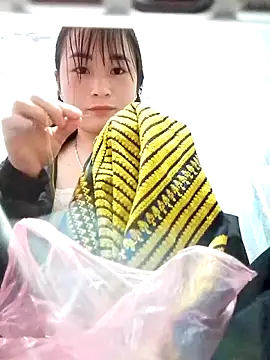 Snapshot of Maiphu34 chatting on May 3, 2:42 pm Maiphu34 online show from May 3, 2:42 pm