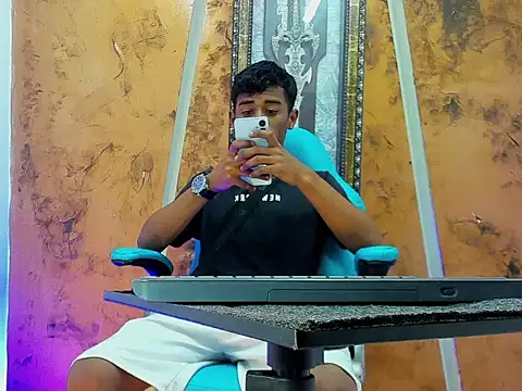 Snapshot of black_sweethot chatting on December 2, 4:03 am black sweethot online show from December 2, 4:03 am