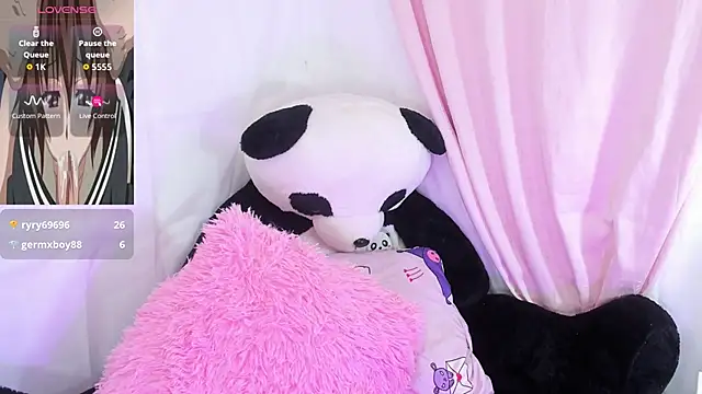 Snapshot of sofia_shadow_ chatting on December 15, 5:46 am sofia shadow online show from December 15, 5:46 am