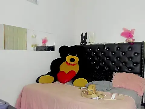 BlakeNoir  online show from April 8, 12:01 am