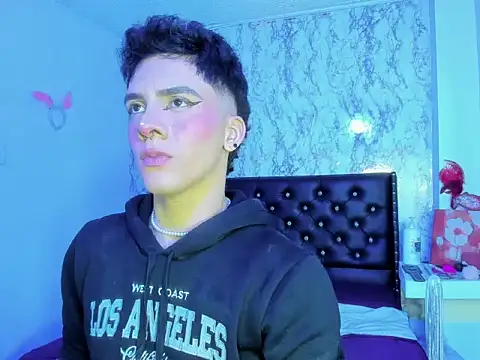 Snapshot of BlakeNoir_ chatting on December 3, 12:23 am BlakeNoir online show from December 3, 12:23 am