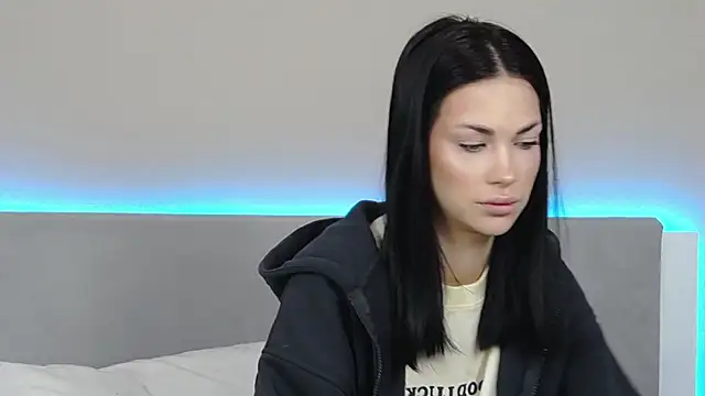 RachaelMils online show from February 19, 4:09 am