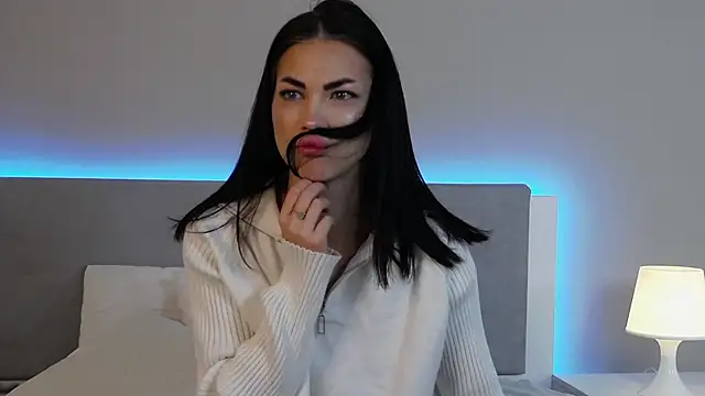 RachaelMils online show from December 19, 3:54 am