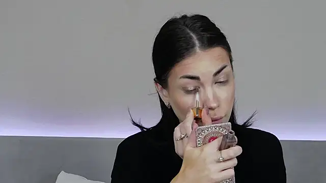 RachaelMils online show from December 23, 4:01 am