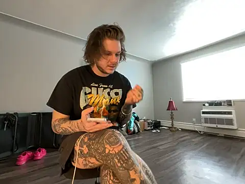 Snapshot of Tatertats chatting on December 2, 8:43 pm Tatertats online show from December 2, 8:43 pm