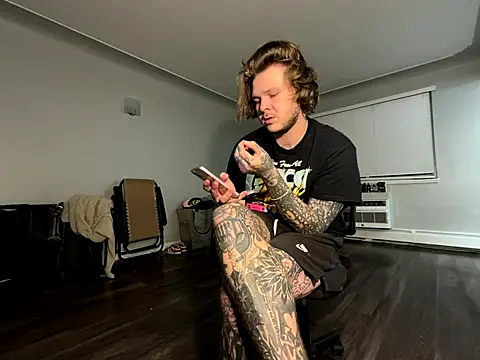 Snapshot of Tatertats chatting on December 2, 5:31 am Tatertats online show from December 2, 5:31 am