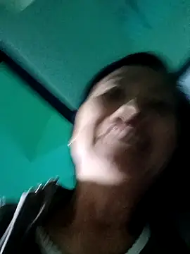 Snapshot of Lili-123k chatting on December 3, 12:01 am Lili-123k online show from December 3, 12:01 am