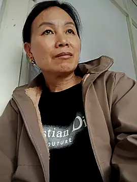 Snapshot of Lili-123k chatting on February 6, 2:18 am Lili-123k online show from February 6, 2:18 am