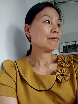 Snapshot of Lili-123k chatting on February 7, 8:22 am Lili-123k online show from February 7, 8:22 am