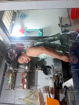 felicity chloe online show from April 7, 10:28 am