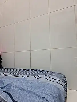 felicity chloe online show from April 3, 1:28 pm