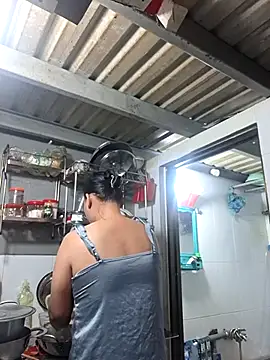 felicity chloe online show from April 4, 9:27 am