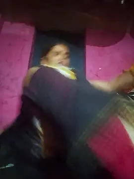 Your-shreya143 online show from April 12, 7:28 pm