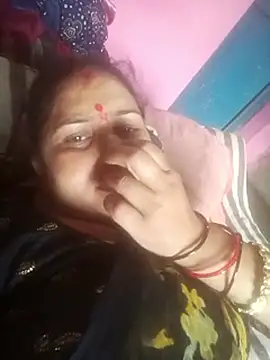 Snapshot of Your-shreya143 chatting on June 18, 11:04 am Your-shreya143 online show from June 18, 11:04 am