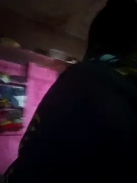 Your-shreya143 online show from April 1, 8:39 pm