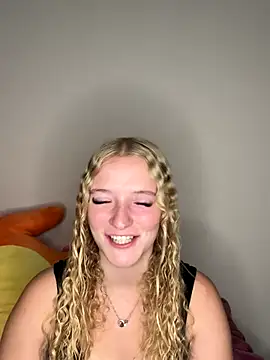 Sophie cute06 online show from December 16, 7:12 am