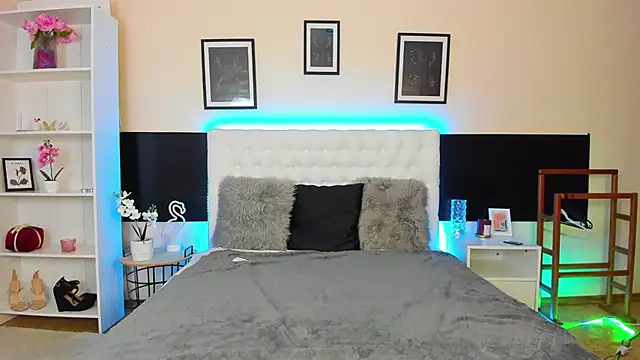 KiraNeeww online show from March 4, 6:21 am