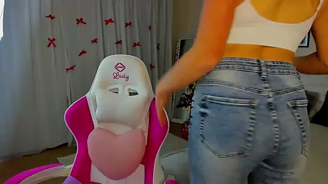 KiraNeeww online show from December 18, 6:40 am