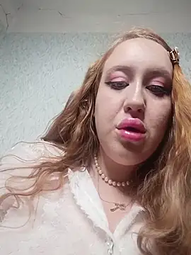 ElonaFox online show from December 5, 3:32 pm