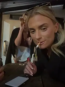 Blonde BambiXX online show from January 17, 10:35 pm