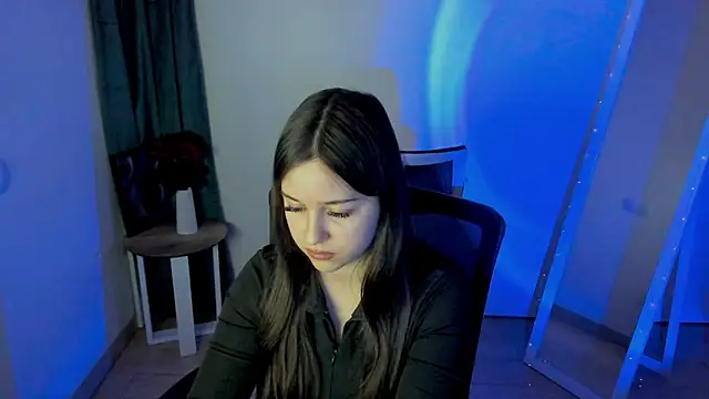 Lilu May online show from May 11, 4:04 pm