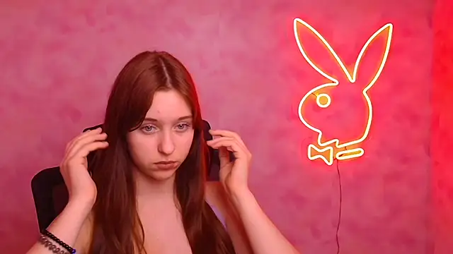 Lilu May online show from December 4, 4:06 pm