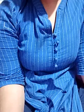 hottyrose69 online show from March 28, 4:46 am