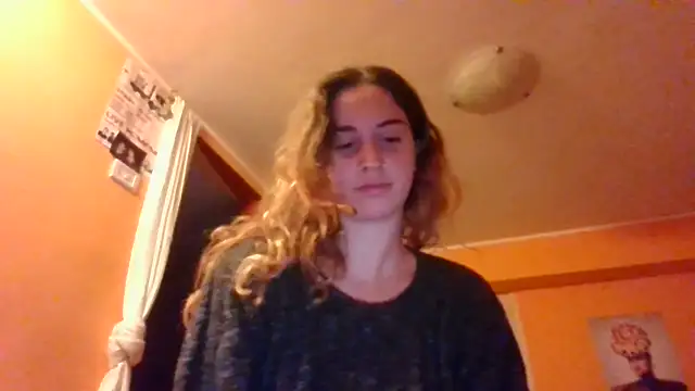 Snapshot of HornyJuliaXO chatting on December 3, 2:12 am HornyJuliaXO online show from December 3, 2:12 am