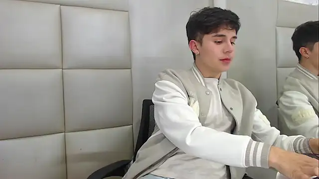 Snapshot of JuanGomm chatting on December 15, 3:56 am JuanGomm online show from December 15, 3:56 am