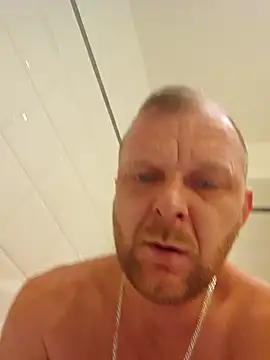 Snapshot of maaly1983 chatting on December 3, 6:14 am maaly1983 online show from December 3, 6:14 am