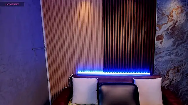 TiffanyHoustton online show from February 10, 12:15 pm