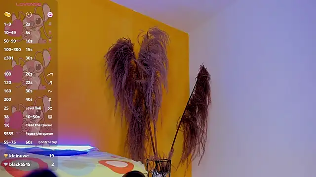 TiffanyHoustton online show from April 18, 7:07 pm