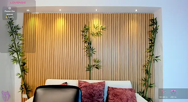 TiffanyHoustton online show from March 20, 12:06 pm