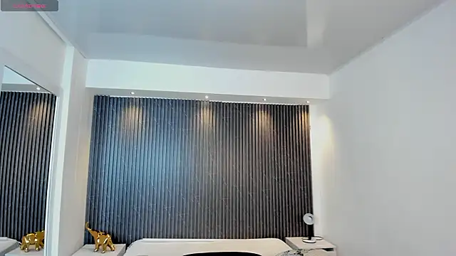 TiffanyHoustton online show from February 11, 11:54 am