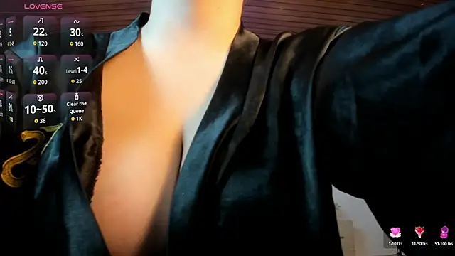 Snapshot of TiffanyHoustton chatting on July 14, 10:54 am TiffanyHoustton online show from July 14, 10:54 am