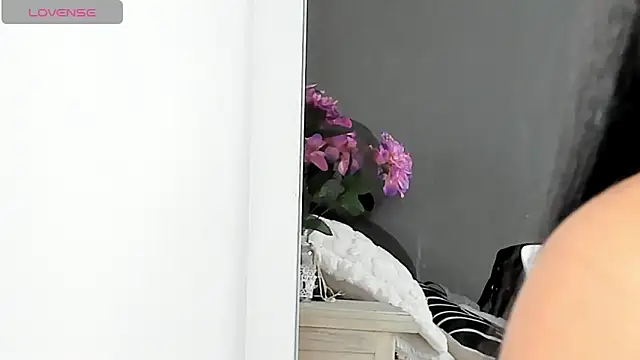 lya  brown online show from February 3, 1:05 pm