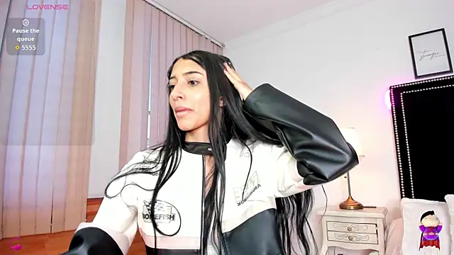 lya  brown online show from February 9, 12:36 pm